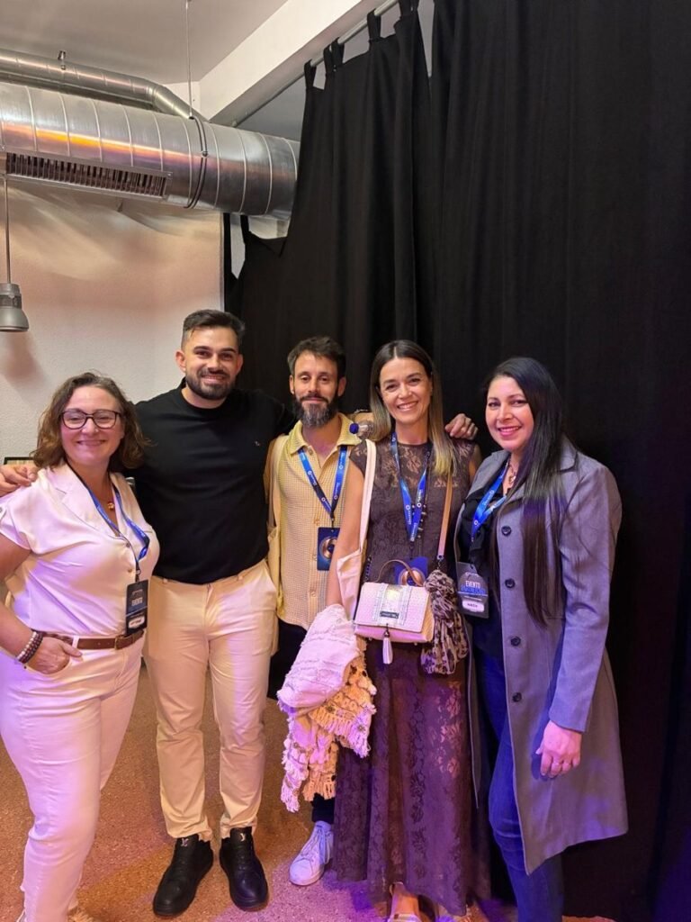 Marychel con Fabio Serna y otros alumnos de Partner 360 en el evento de Madrid